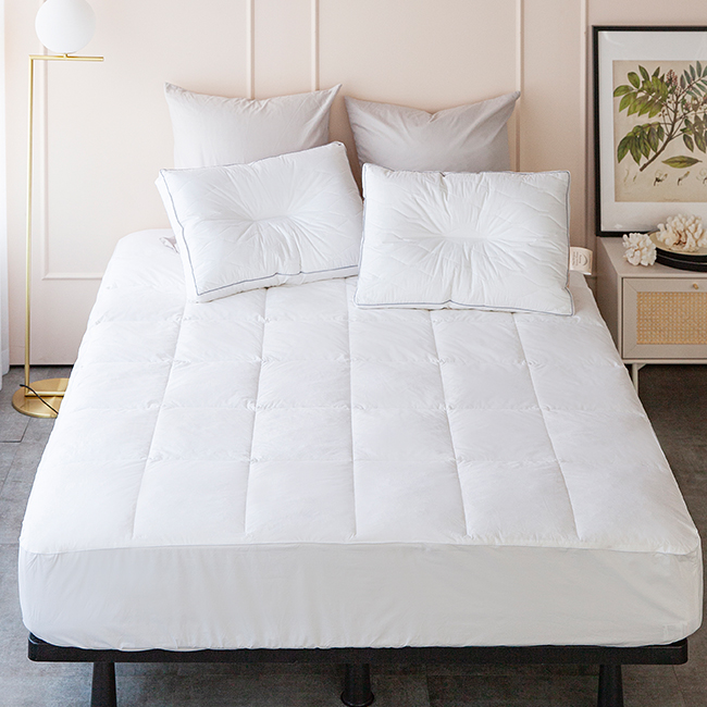 Cla wood Goose Down nubi quilting Mattress Cover white Super Single / Queen / King