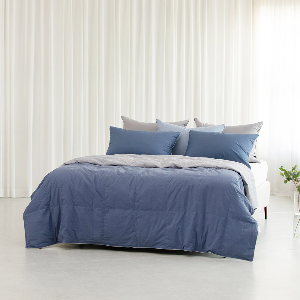 Oslo Mid-season Goose Down Comforter blue Q / K