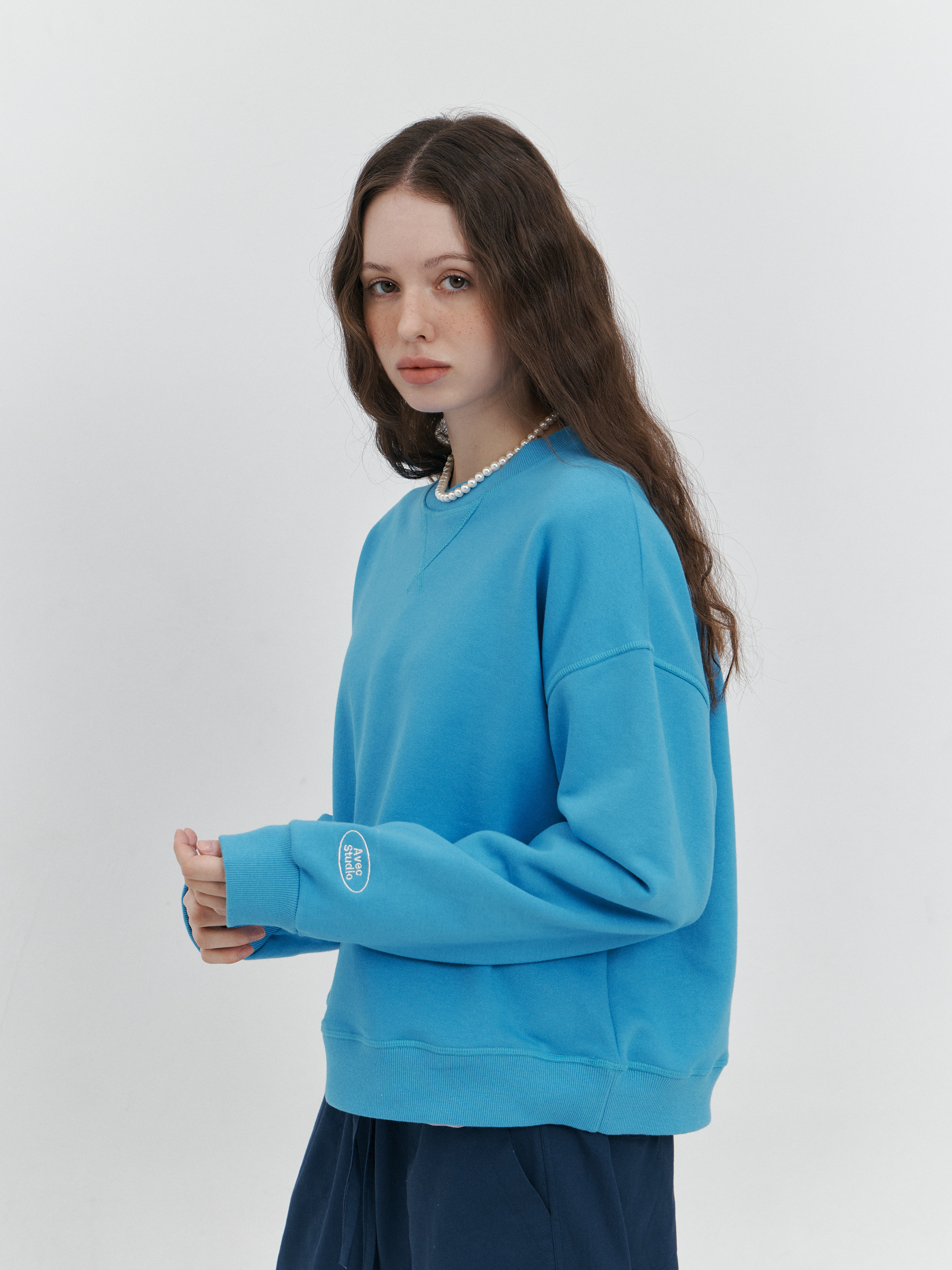 Avec Studio | STANDARD SWEATSHIRT (BLUE) 데일리 맨투맨