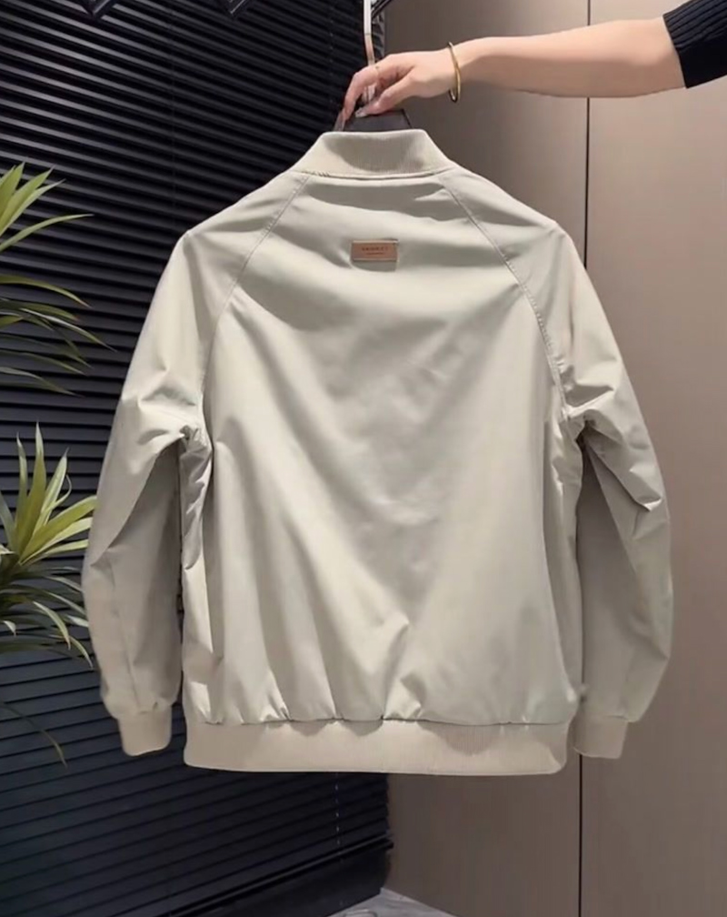 재킷 모델 착용 이미지-S1L8