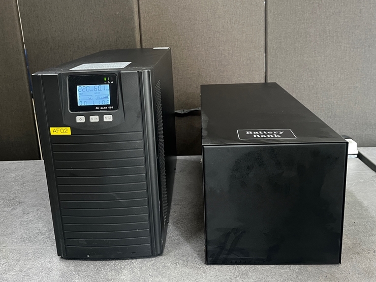 중고 무정전전원장치 UPS 3kVA HP930C (AF02)