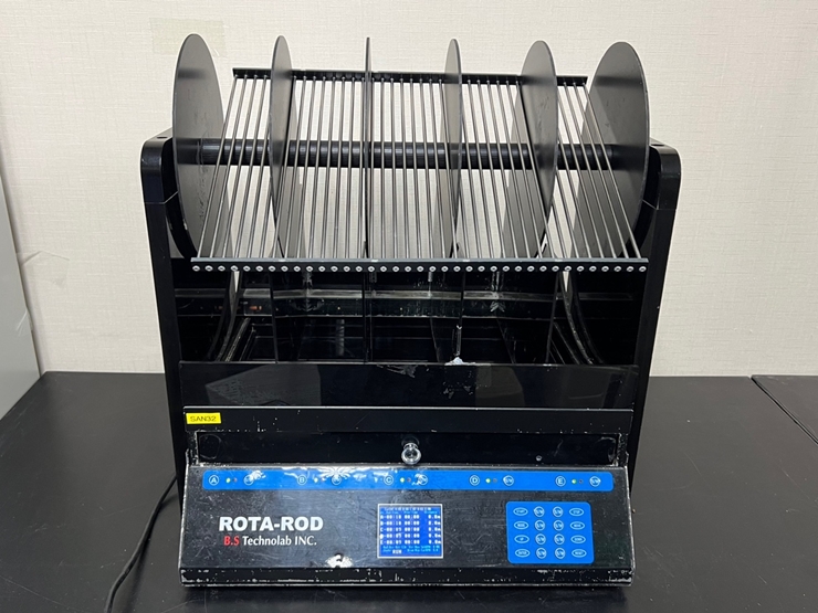 중고 B.S. Technolab Rota-Rod / 근력측정기 Mouse Rota-Rod Treadmill / 축 사이 직경 30mm (SAN32)