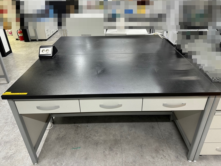 중고 콘센트형 철재 중앙 실험대 1500 (MJ299)