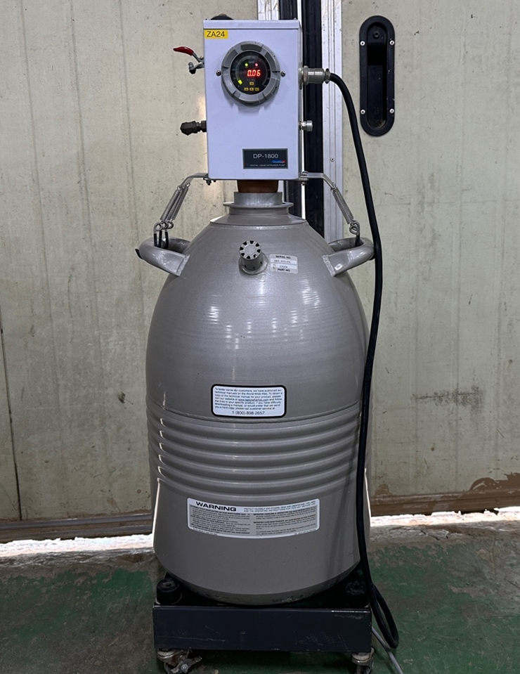 중고 초정밀 자동온도 조절 동결기 + 질소통 (ZA24)