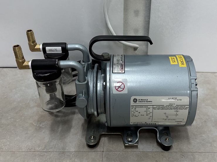 중고 Gast Vacuum Pump 진공 펌프 (ZE25)