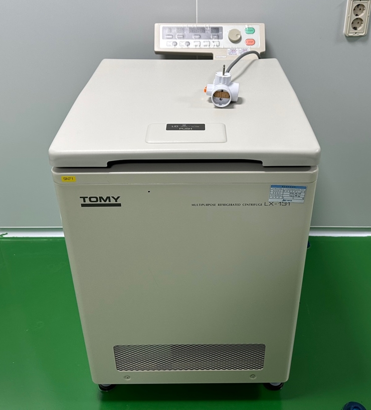 중고 TOMY LX-131 다용도 저속 냉장 원심 분리기 (SN71)