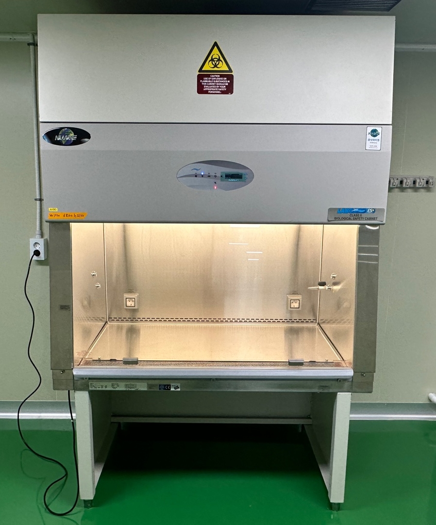 중고 Nuaire Class II LabGard 2인용 크린벤치 (AH30)