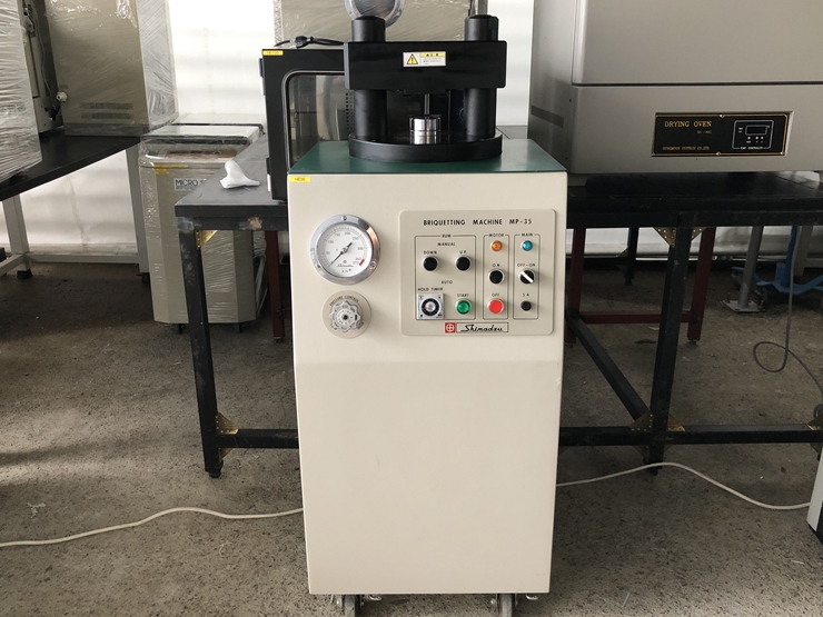 중고 시마쯔 Briquetting 시편제작기 (HE100)