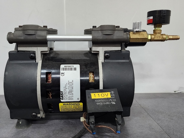 중고 Gast Twin Cylinder Compressor 71R647-P112-D401X (AB252)