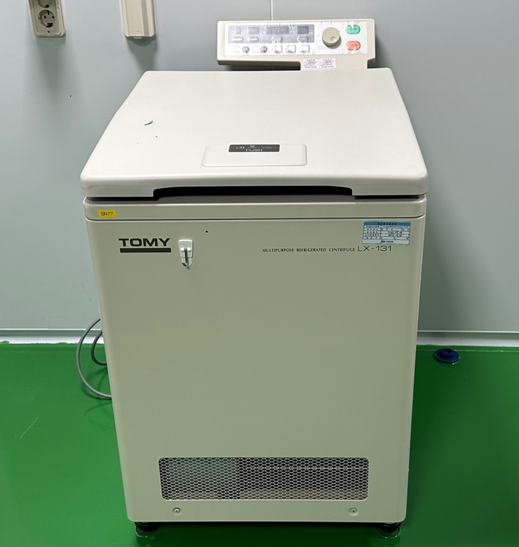 중고 TOMY LX-131 다용도 저속 냉장 원심 분리기 (SN77)