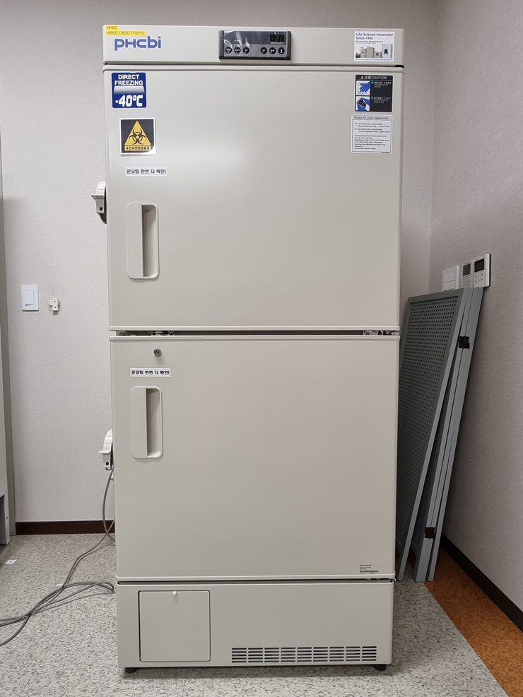 중고 PHCbi MDF-U5412 Biomedical Plasma Freezer 482L (MH82)