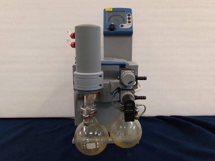 중고 Vacuubrand PC 511 NT Vacuum Pumping Unit / CVC 3000 디지털 디스플레이 모듈 포함 (KH28)