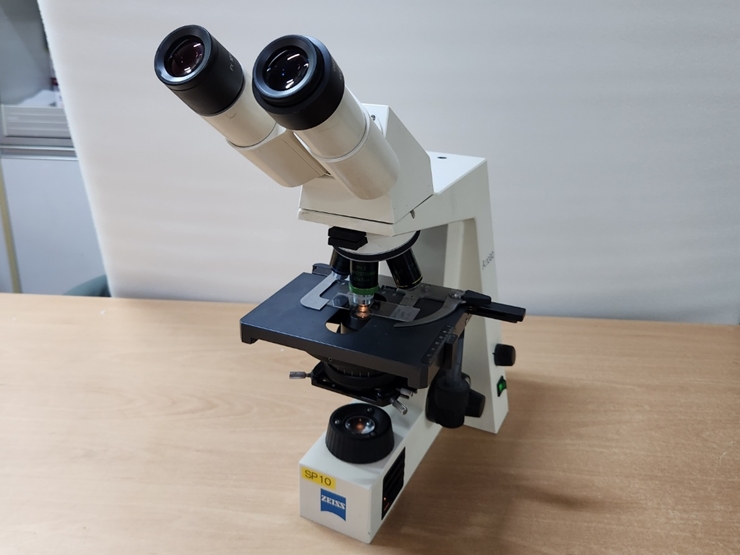 중고 ZEISS Axiolab 쌍안 생물 현미경 (SP10)