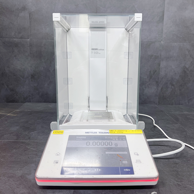 중고 Mettler Toledo XSE205 DualRange 정밀 저울, 81g/0.01mg (CD29)