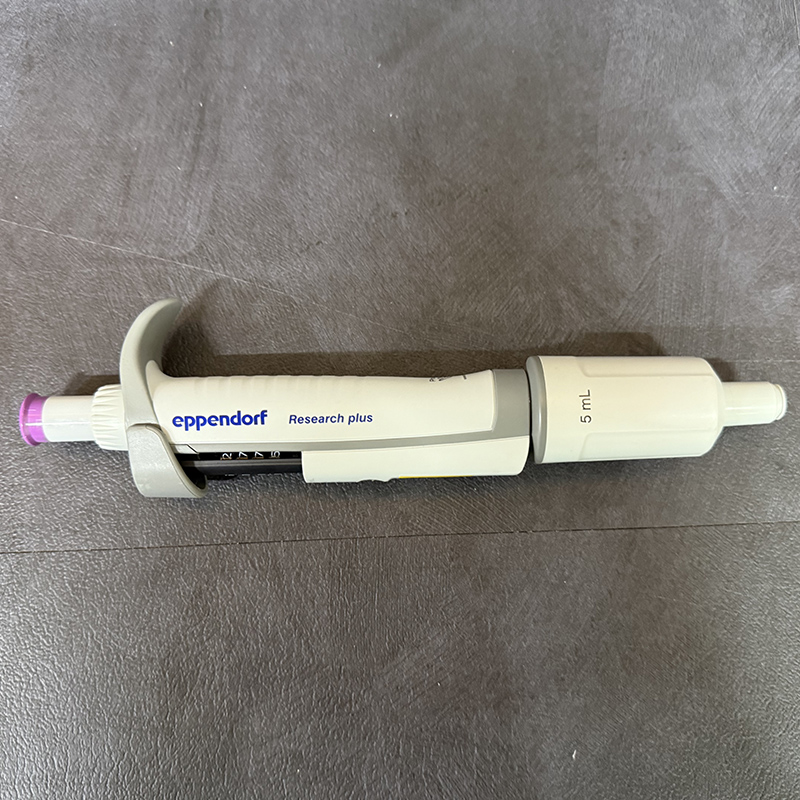 중고 Eppendorf Research plus 5mL (CD61)