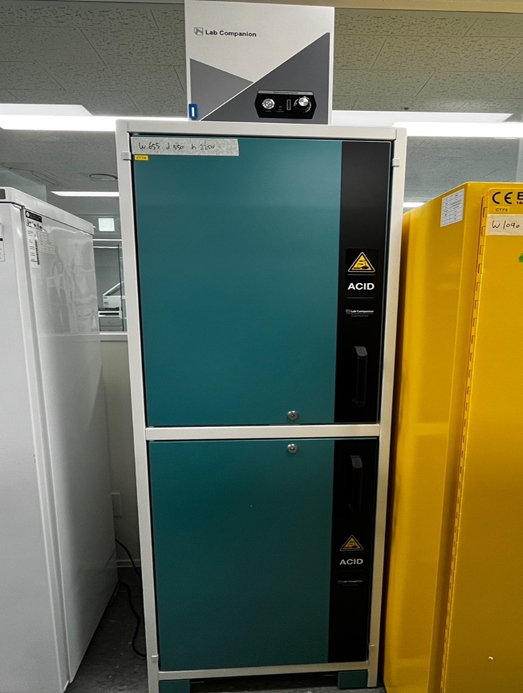 중고 Lab Companion Acid / Corrosive Cabinets (CT74)