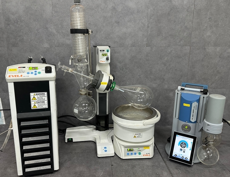 중고 EYELA N-1210B Rotary Evaporator (AJ103) + EYELA CCA-1112A 칠러 (AJ105) + PC 3001 VARIO select (AJ104)