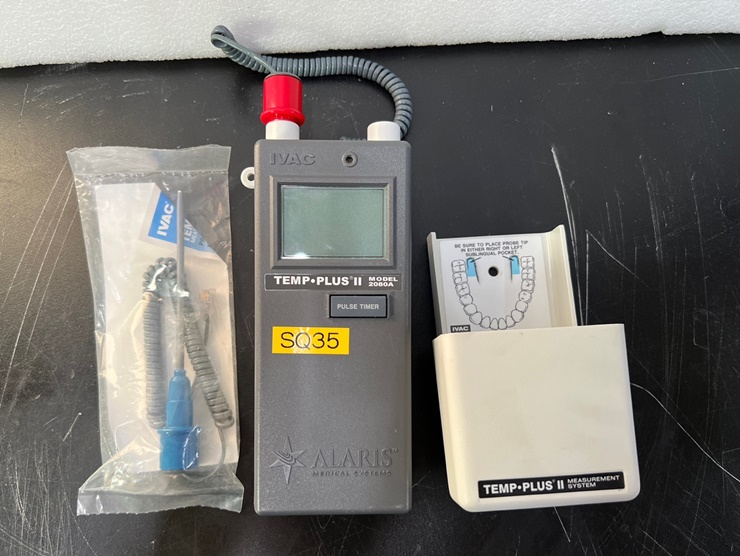 중고 IVAC Temp Plus II Model 2080A Thermometer 온도계 (SQ35)