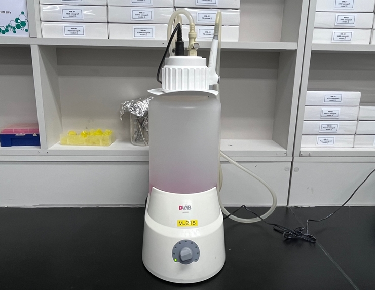 중고 DLAB SafeVac Vacuum Aspiration Systems (MJ218)