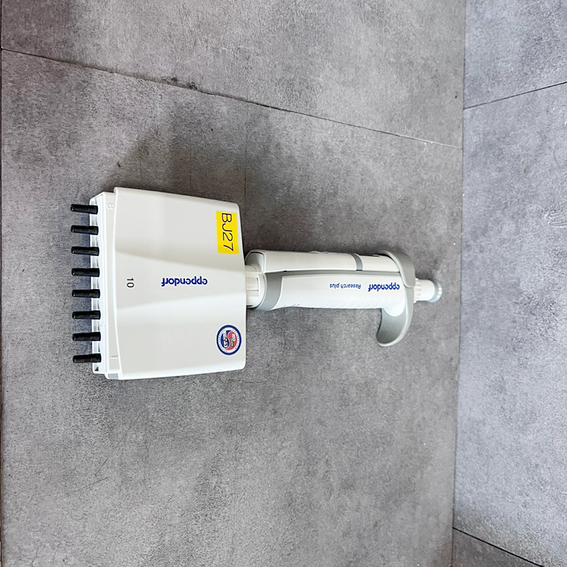 중고 Eppendorf 8 ch Multi pippet 10uL (BJ27)