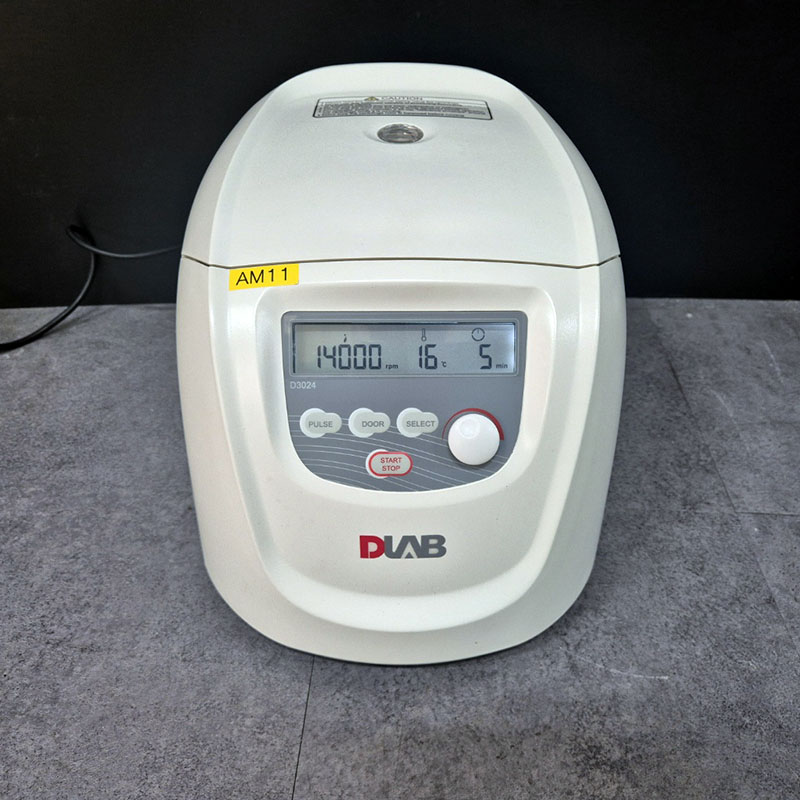 중고 DLAB 마이크로 원심분리기 D3024 (AM11)