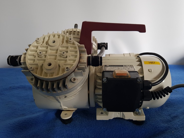 중고 KNF NEUBERGER D-79112 PTFE 다이어프램 진공 펌프 (HI57)