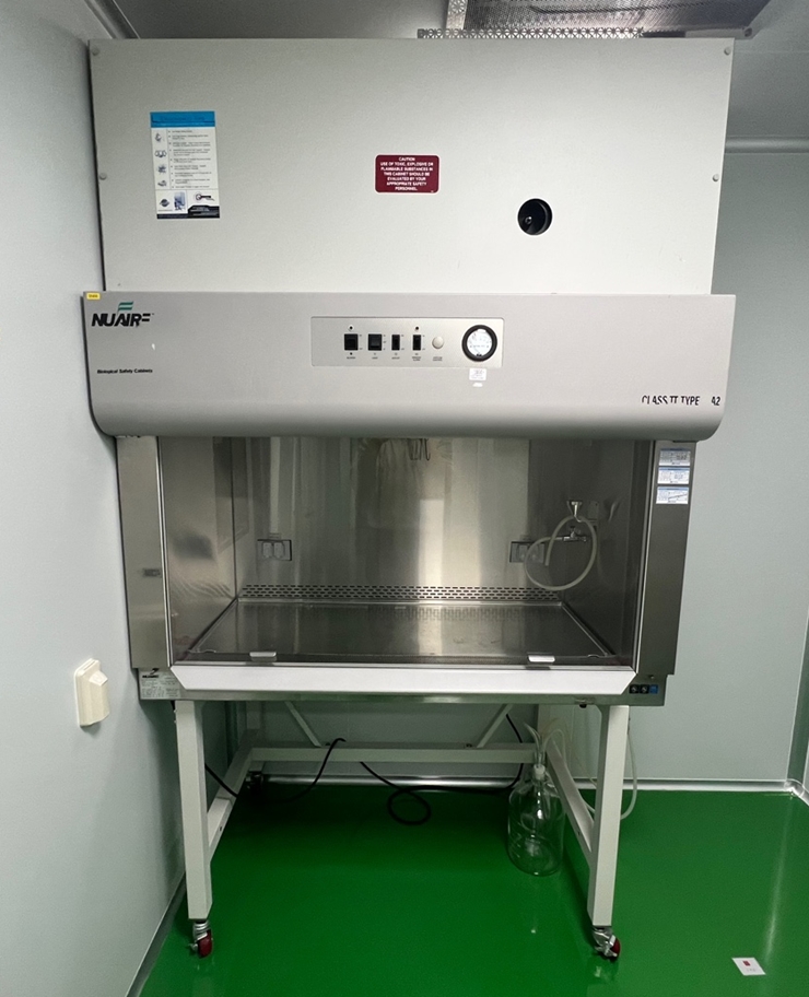 중고 Nuaire NU-425-400 Biosafety Cabinet, Class II (SN88)