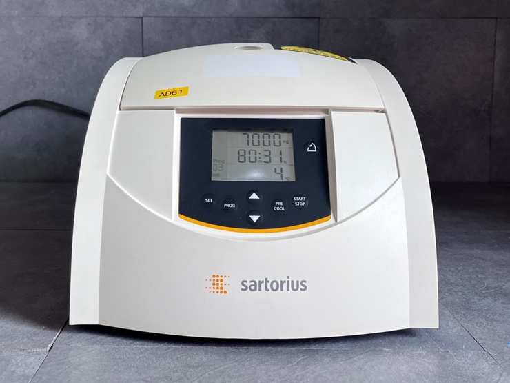 중고 Sartorius A-14C Centrifuge 마이크로 원심분리기, 1.5/2.0ml X 24EA (AD61)