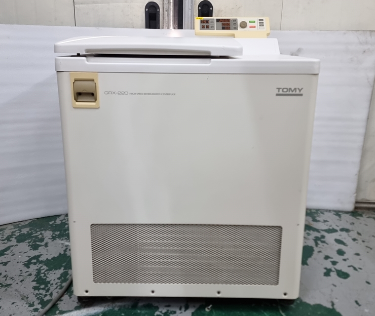 중고 Tomy GRX-220 High Speed Refrigerated Centrifuge 고속 냉장 원심분리기 (SU82)