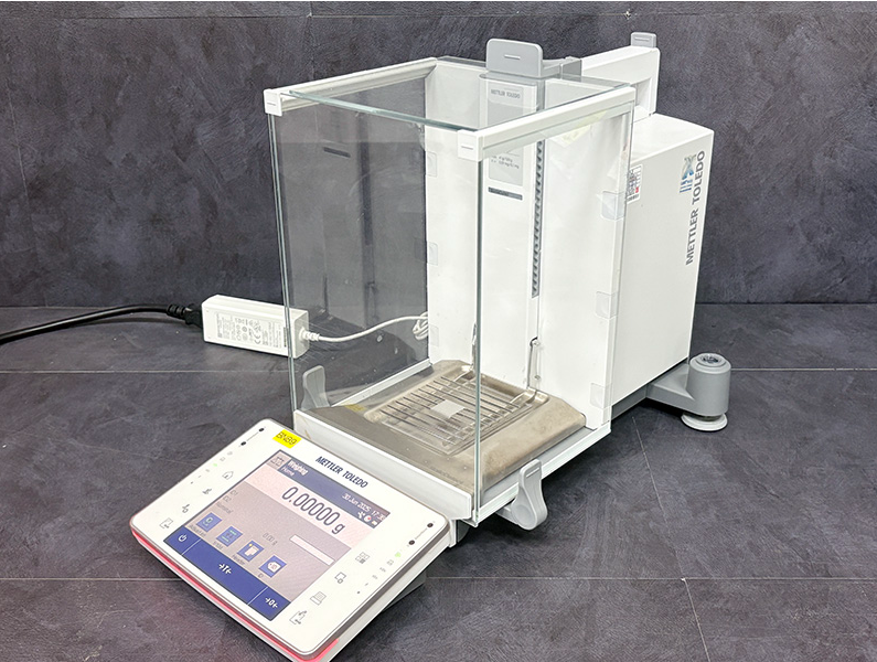 중고 METTER TOLEDO XPE105DRV 분석용 전자 저울 120g/0.01mg (BN89)