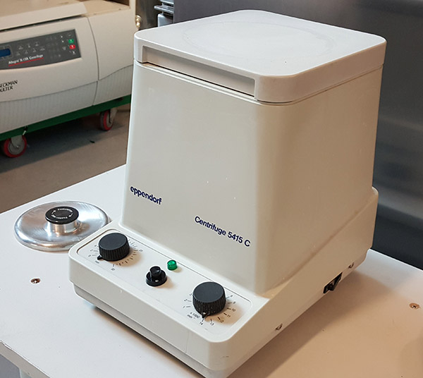 중고 Eppendorf 고속 소형 원심분리기 5415C / 1.5ml &amp; 2,0ml x 18