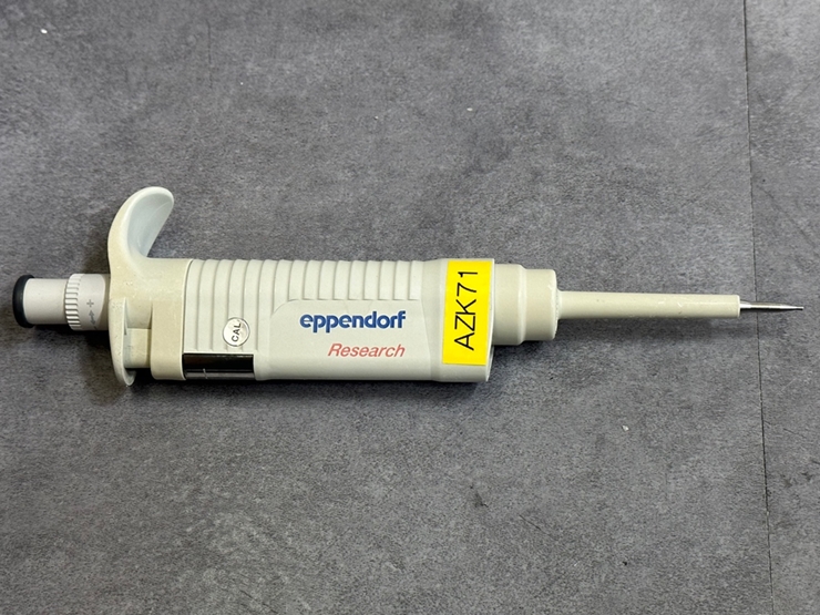 중고 Eppendorf Research 0.1~2.5μL 피펫 (AZK71)