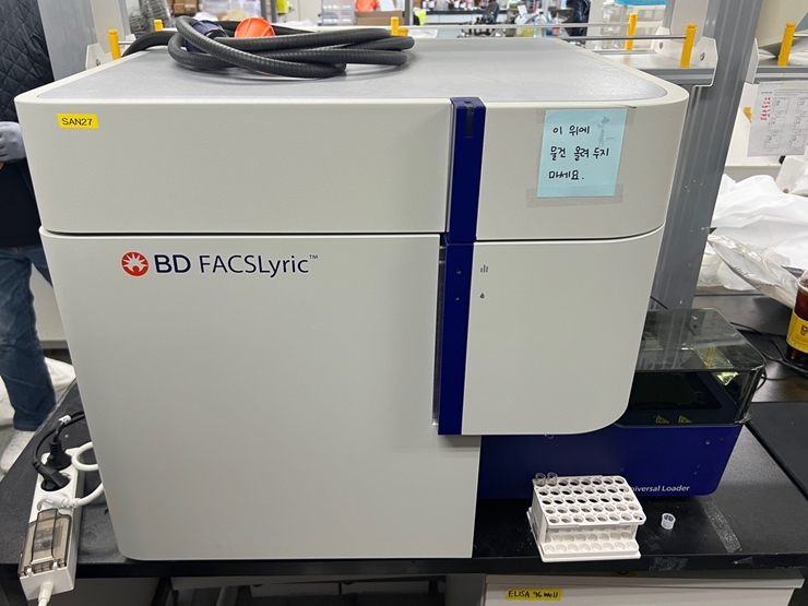 중고 BD FACSLyric™ Flow Cytometer 유세포 분석기 (SAN27)