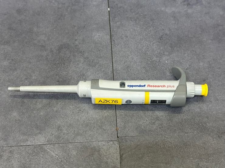 중고 Eppendorf Research plus 2~20uL 피펫 (AZK76)
