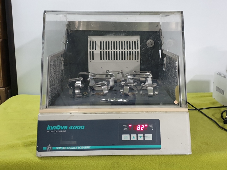 중고 New Brunswick Innova 4000 쉐이커