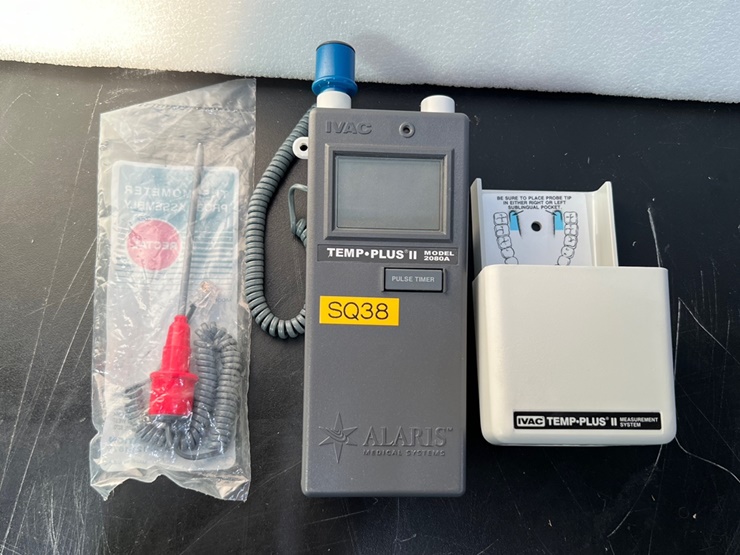중고 IVAC Temp Plus II Model 2080A Thermometer 온도계 (SQ38)
