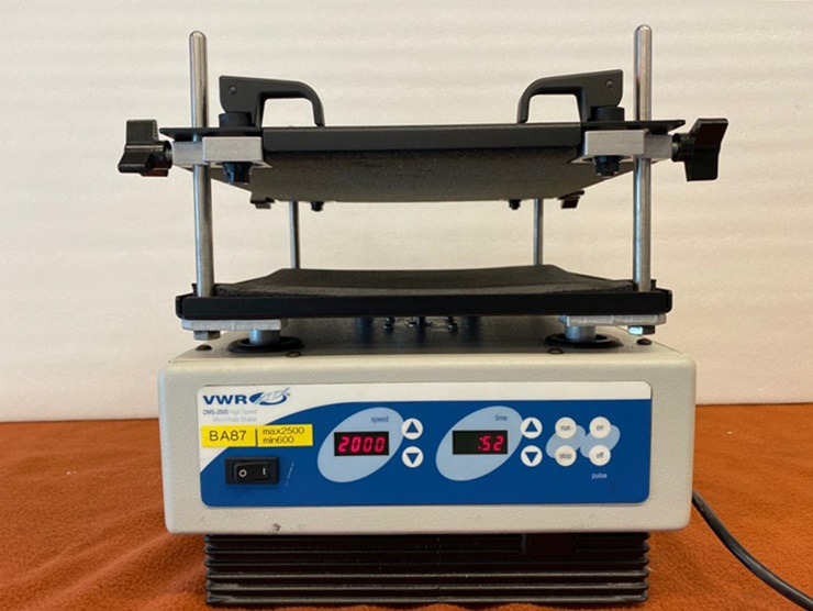 중고 VWR Scientific DMS-2500 High Speed 마이크로 플레이트 쉐이커 (BA87)