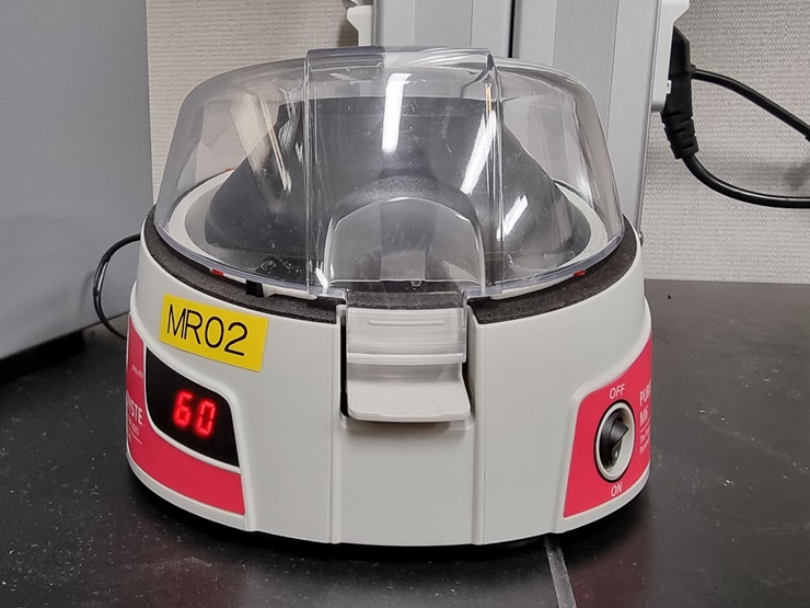 중고 CRYSTE PURISPIN M6 마이크로 원심분리기 / 1.5ml X 8 (MR02)