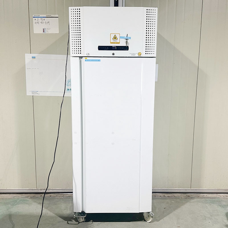 중고 덴마크 Gram Commercial 방폭형 냉장고 / 단문형 시약장 w820 (BR20)