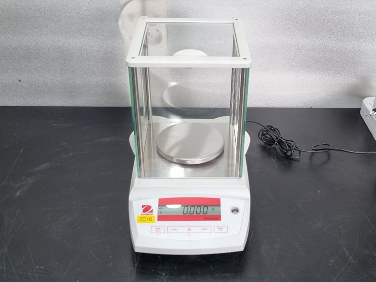 중고 OHAUS PAG213C 정밀 전자 저울, 210g/0.001g (ZC16)