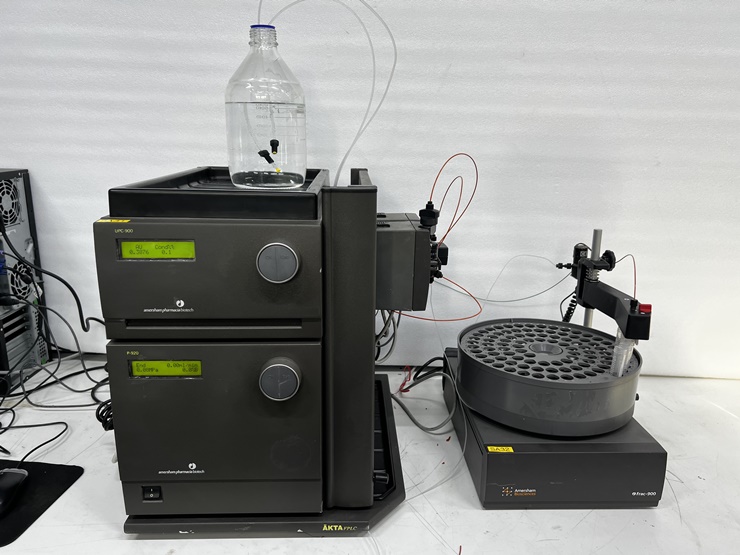 중고 Amersham Pharmacia Biotech AKTA FPLC + Frac-900 Fraction Collector (SA31+SA32)
