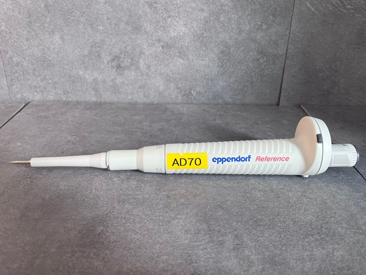 중고 Eppendorf Reference® 2 피펫 2.5uL  (AD70)