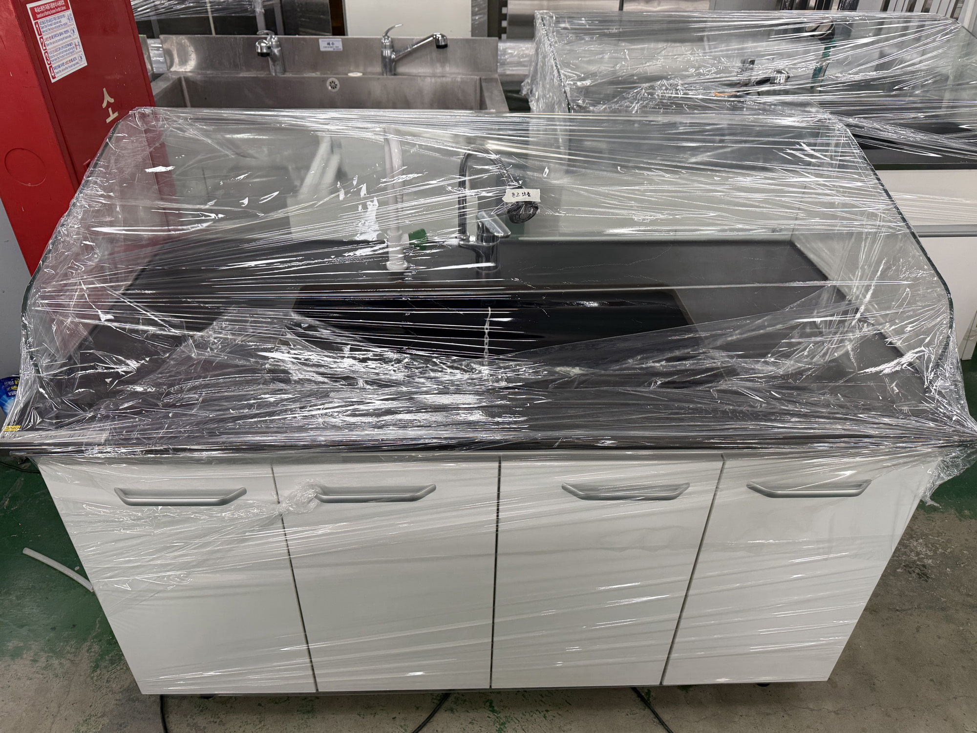 몬즈약품유통 실험실 싱크대 납품 사진