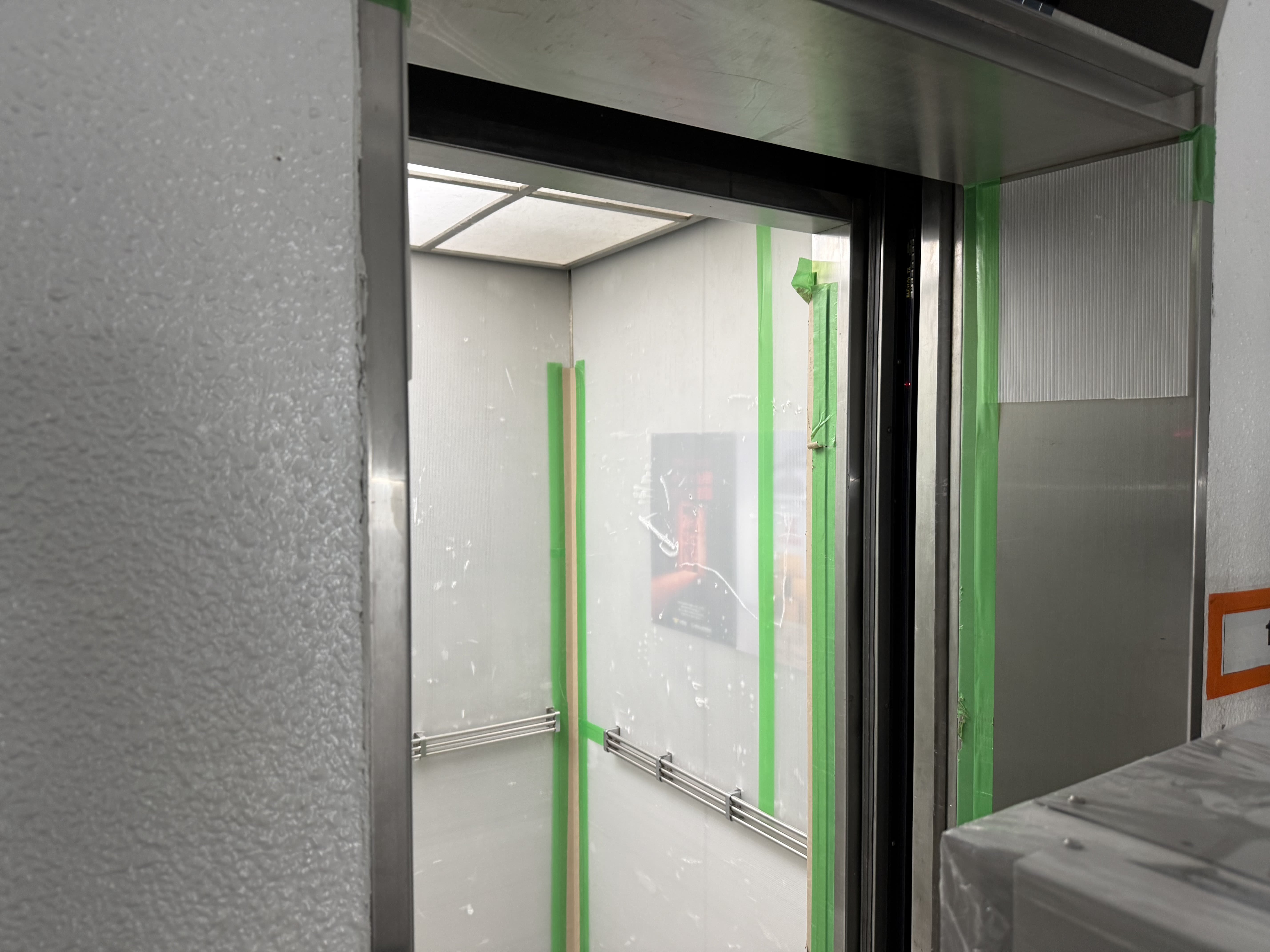 엘리베이터 보양 작업 사진