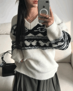 헤이드 풀오버 도톰 브이넥 여리핏 노르딕 울 니트