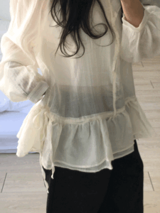 세리 러블리 스트링 시스루 프릴 쉬폰 블라우스 - 스트링과 프릴 디테일이 돋보이는 시스루 블라우스 제품 이미지