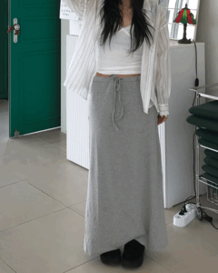 레니 투웨이 일자핏 코튼 롱스커트 - 편안한 실루엣의 맥시 롱 스커트 제품 이미지