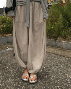 덴느 여름 에어리 요가 벌룬 하렘팬츠 - 시원한 에어리 소재와 볼륨감 있는 하렘핏 디테일 이미지