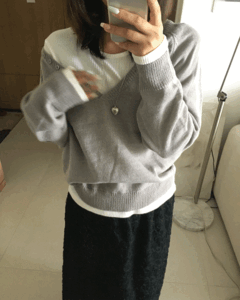 [퍼플코어🍇] 바인 버튼 딥 브이넥 여리핏 니트