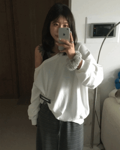 모드 오프숄더넥 루즈핏 레글런 간절기 맨투맨